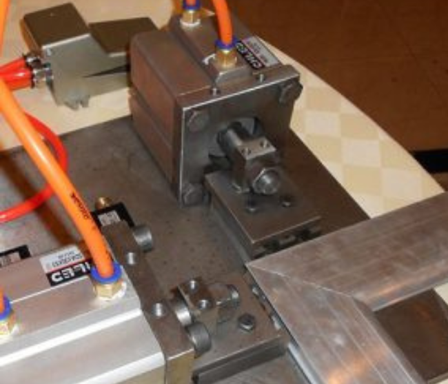 Square - wires at Toowoomba